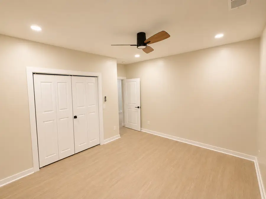 421 Oak St, Clarksville, TN 37042 - #3