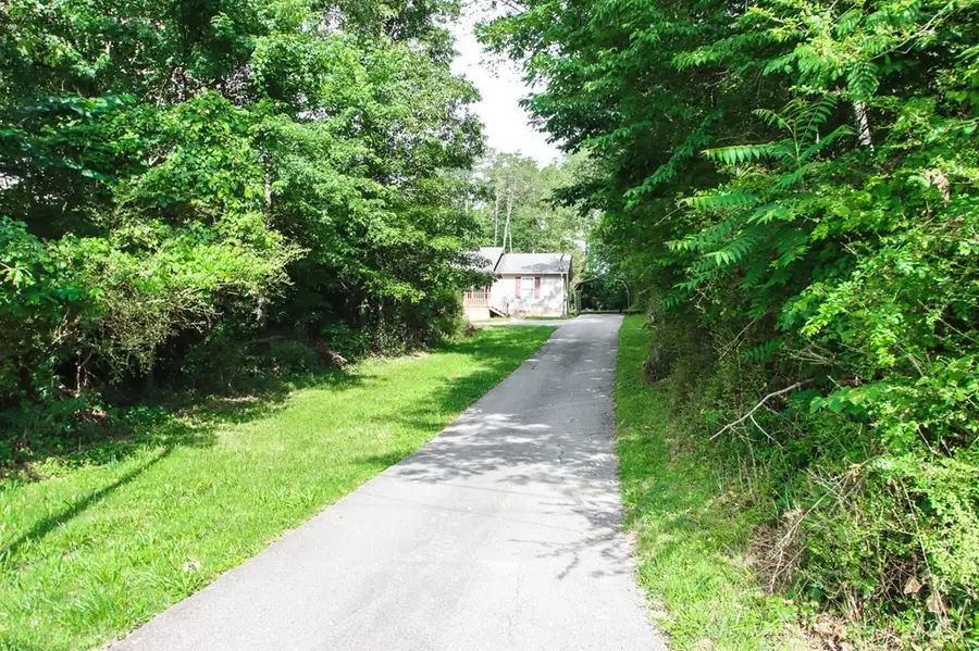 2464 Mcminnville Hwy, Sparta, TN 38583 - #2