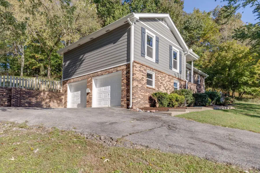 185 Honeysuckle Dr, Hendersonville, TN 37075 - #3