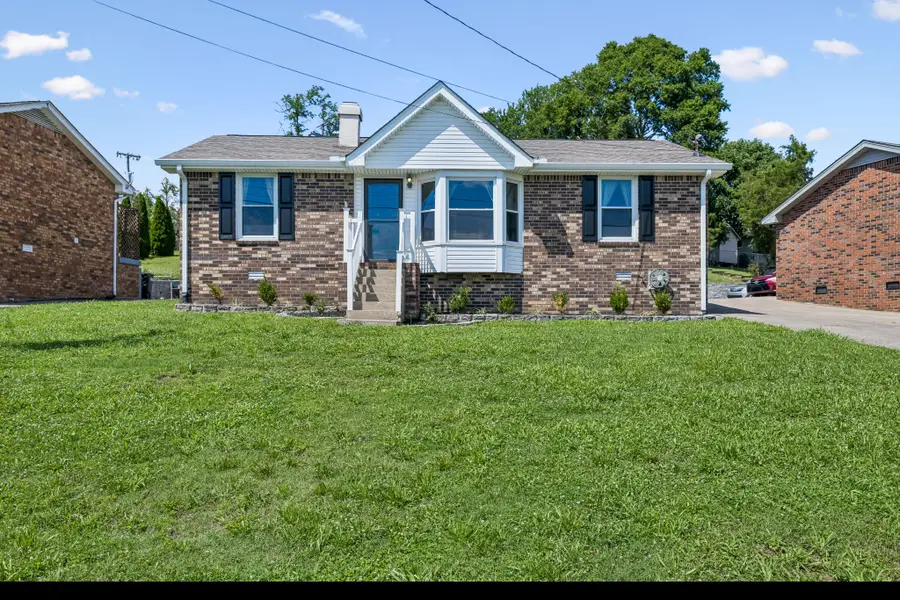 104 Spruce Dr, Hendersonville, TN 37075 - #2