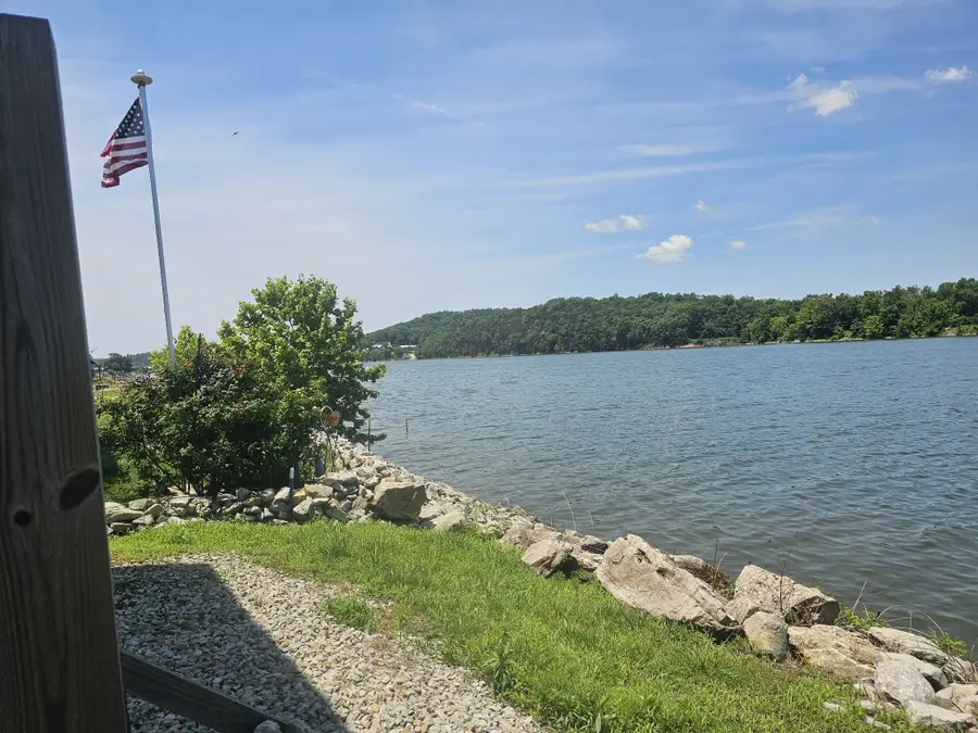 1089 River Front Dr, Clifton, TN 38425 - #2