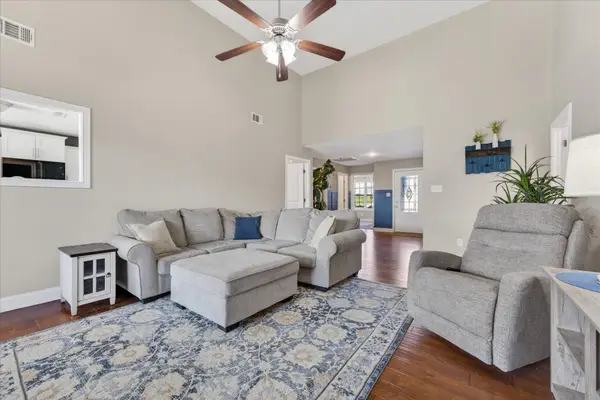 1044 Charles Thomas Dr, Clarksville, TN 37042