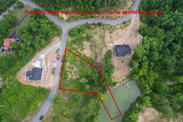 44 Stone Harbor Dr, Dandridge, TN 37725
