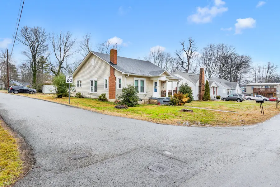 128 W Jackson St, Gallatin, TN 37066 - #3
