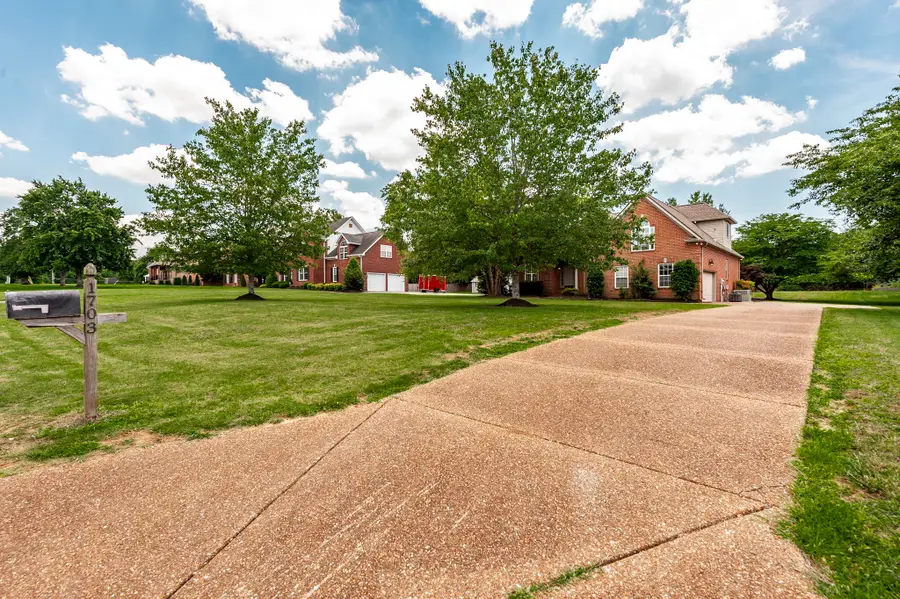 1703 Wrencrest Dr, Mount Juliet, TN 37122 - #2