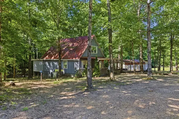 166 Outback Rd, Lobelville, TN 37097