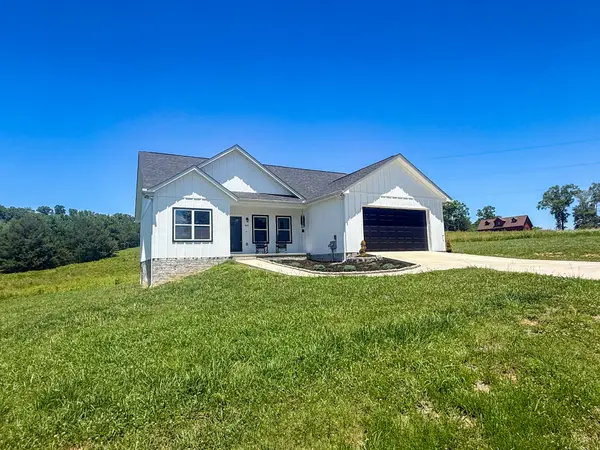 813 Clear Sail Way, Dandridge, TN 37725