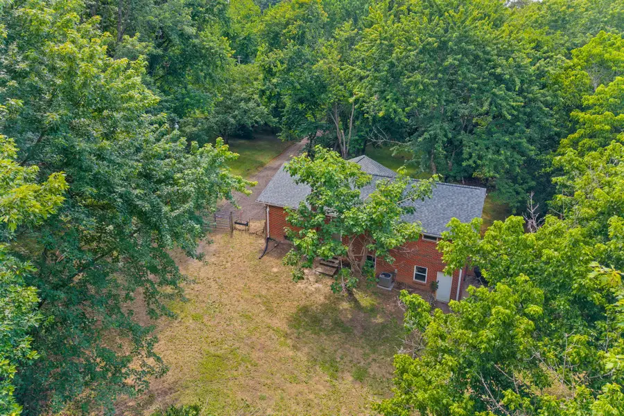 1011 Issac Clifton Rd, Chapmansboro, TN 37035 - #2