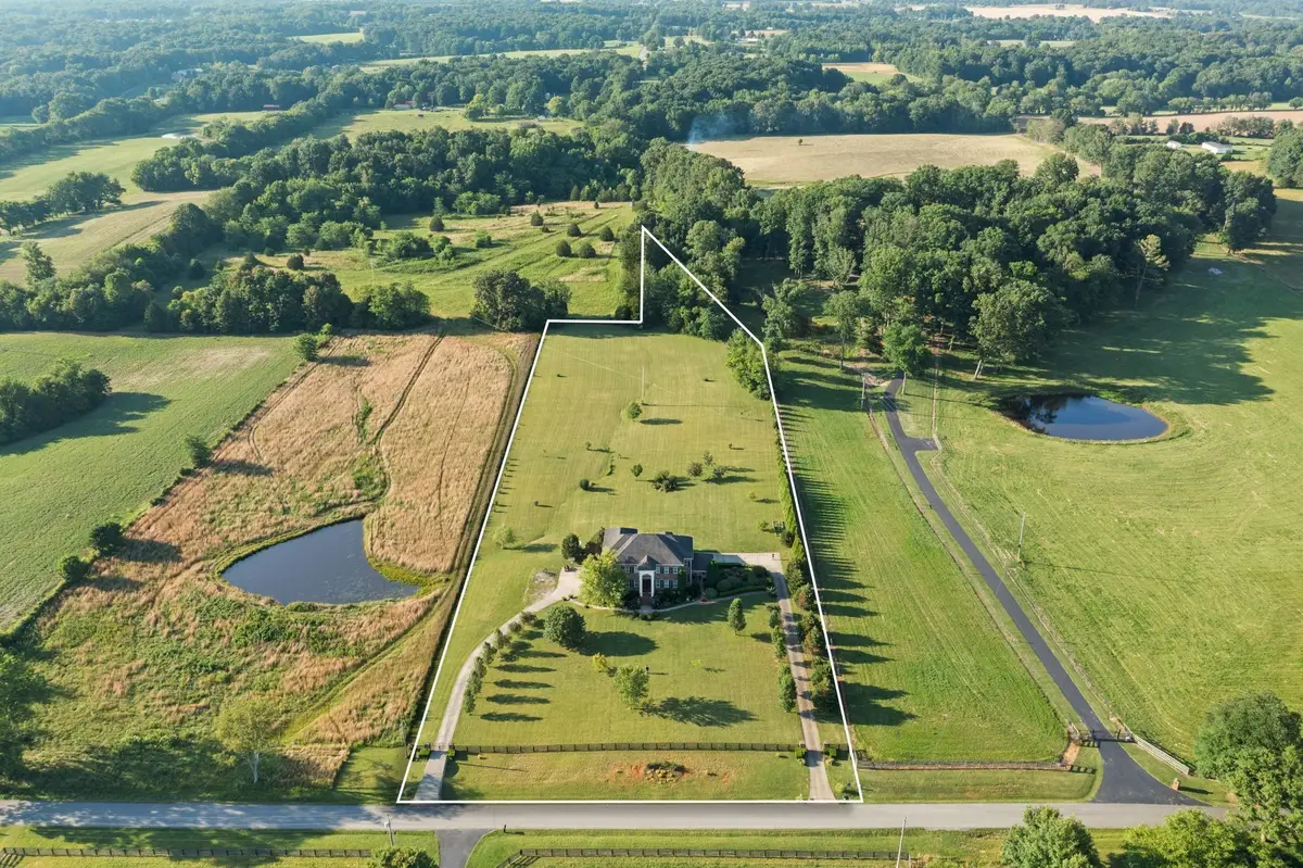 8288 Guthrie Rd, Cross Plains, TN 37049 - #1