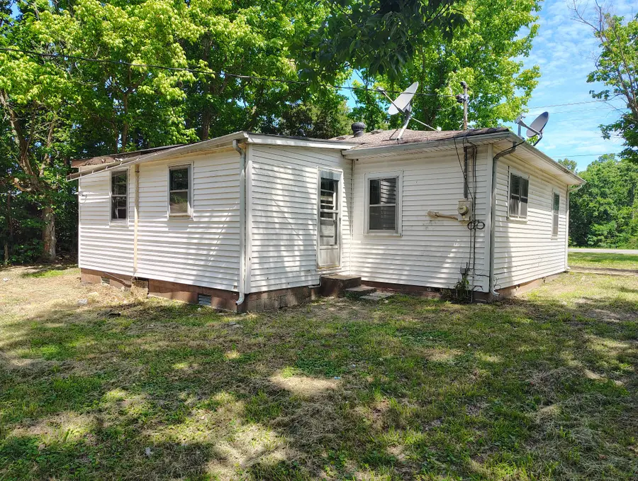 1736 Fairfield Rd, Westmoreland, TN 37186 - #3