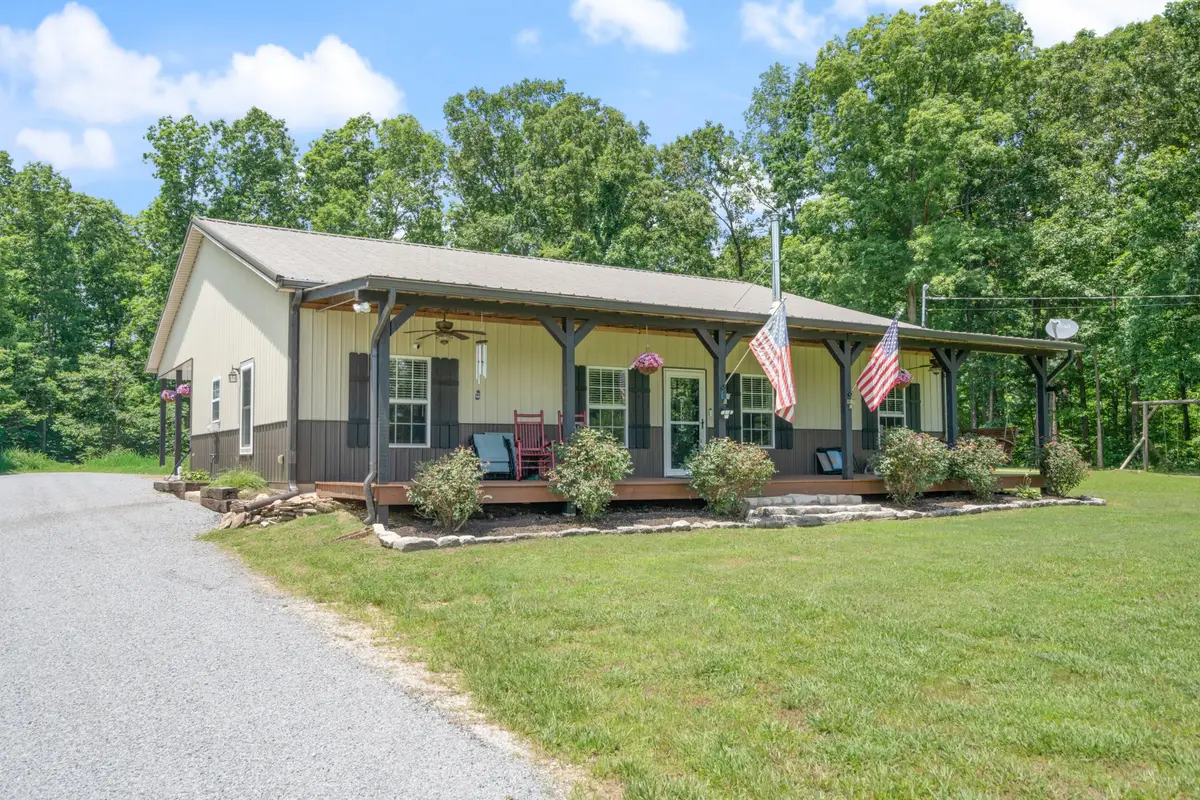1150 Old Blacktop Rd, Mc Ewen, TN 37101 - #1