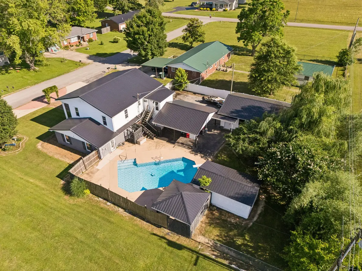 312 Hinson St, Hohenwald, TN 38462 - #1