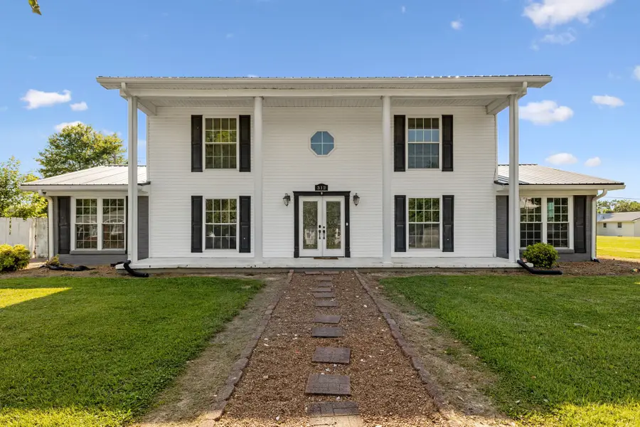 312 Hinson St, Hohenwald, TN 38462 - #2