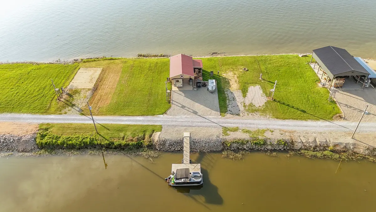 1139 River Front Dr, Clifton, TN 38425 - #1