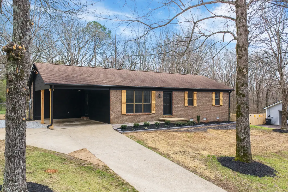 605 Parkburg Rd, Pinson, TN 38366 - #1