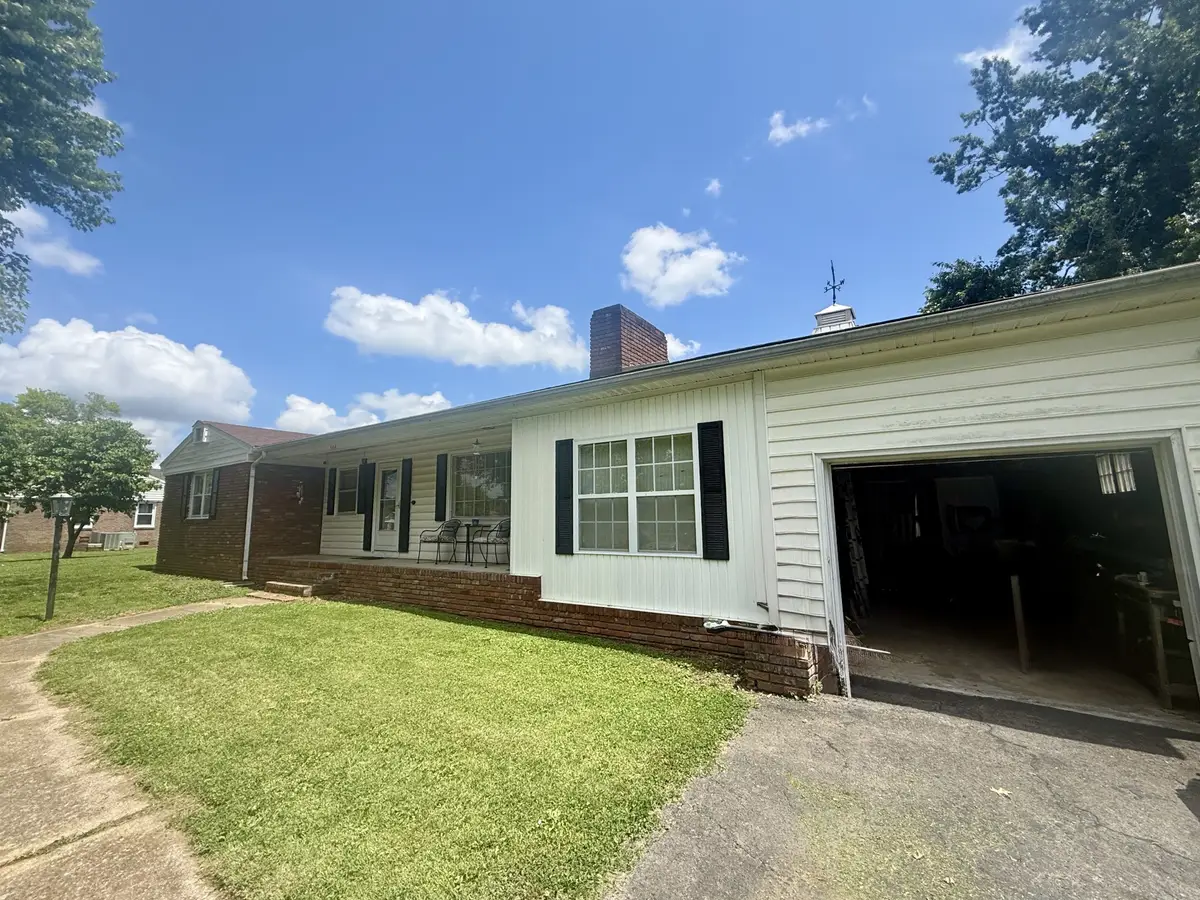 508 E Parkview Dr, Hopkinsville, KY 42240 - #1