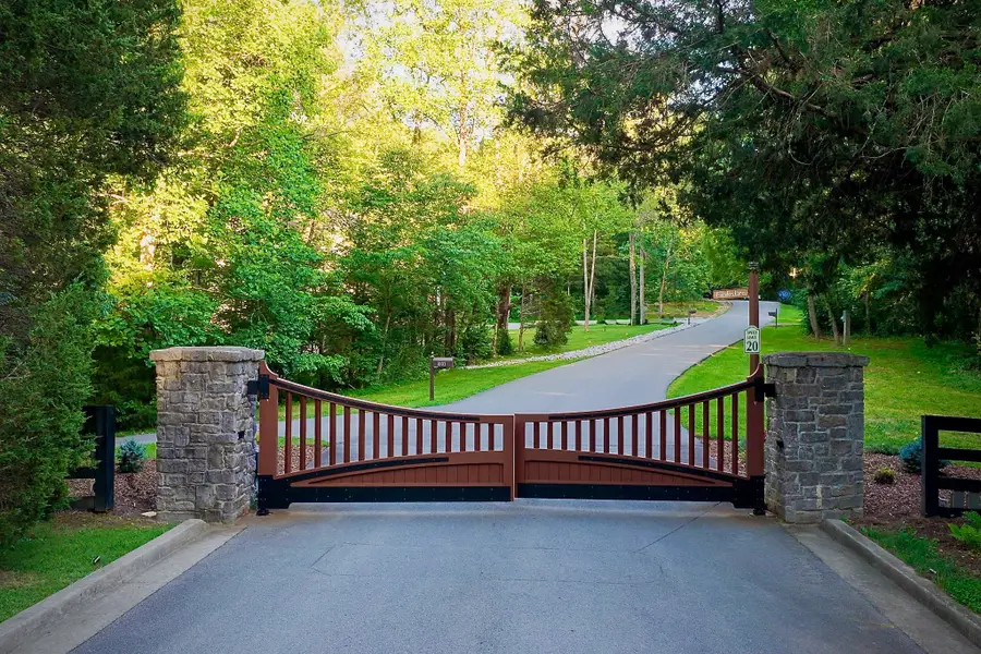 1003 Champion Hills Dr, Kingston Springs, TN 37082 - #3