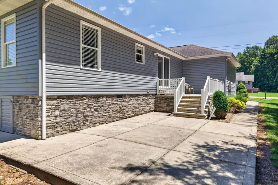 197 Rustling Oaks Dr, Sparta, TN 38583 - #3
