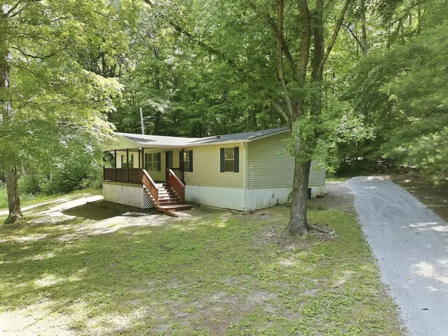 565 Clint Flowers Rd, Mc Ewen, TN 37101 - #2