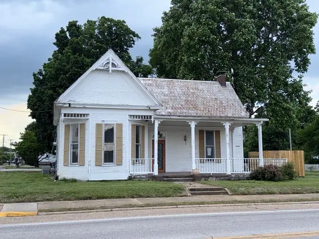 401 Cumberland St E, Cowan, TN 37318 - #1