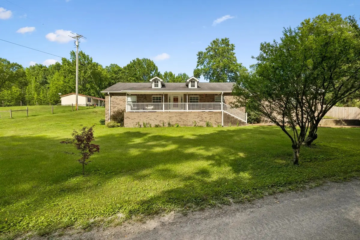 698 Tooley Branch Rd, Westmoreland, TN 37186 - #1