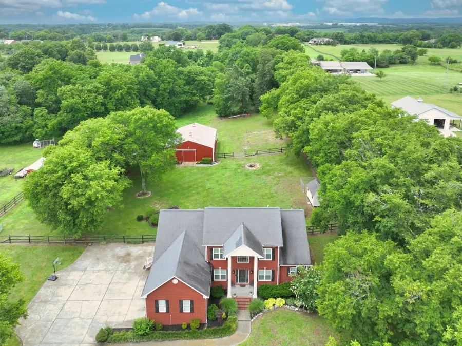 107 Greenfield Ln, Castalian Springs, TN 37031 - #2