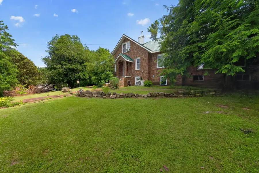 212 Main St E, Waverly, TN 37185 - #2