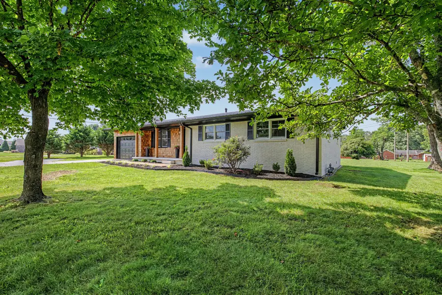 403 Robins St, Lawrenceburg, TN 38464 - #2