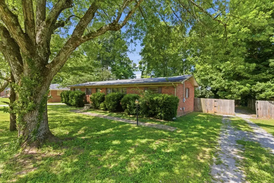 106 Burrum Dr, Shelbyville, TN 37160 - #2