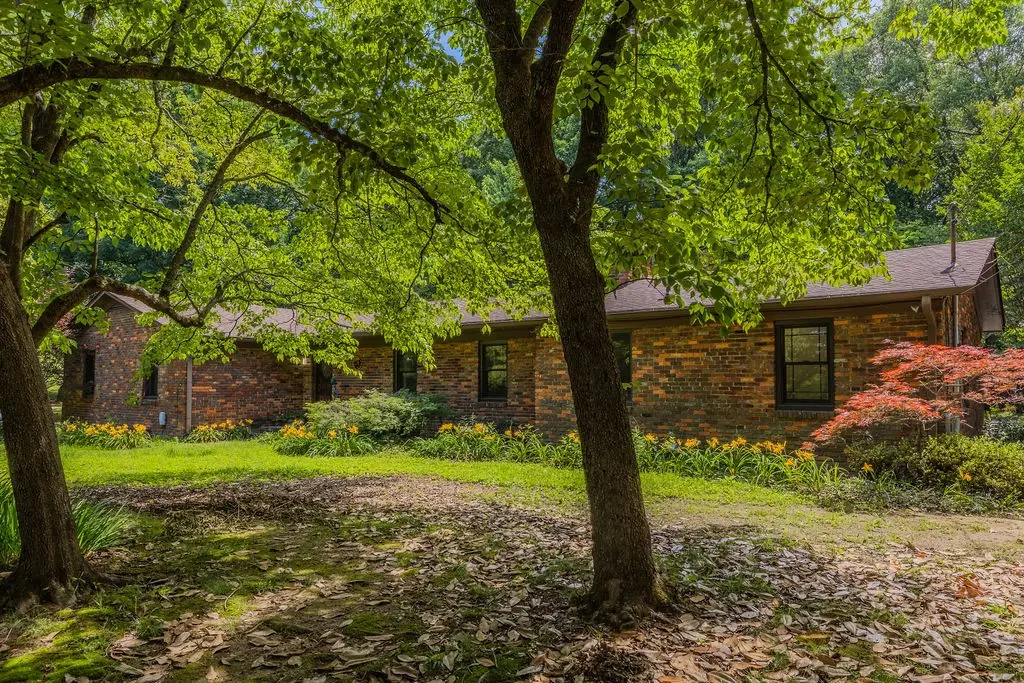924 Spring Valley Rd, McMinnville, TN 37110 - #1