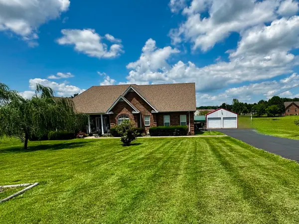 537 Tuck Rd, Lafayette, TN 37083