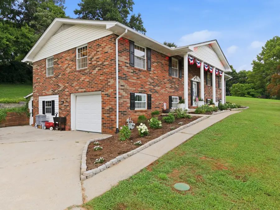 1328 Hillvale Rd, Louisville, TN 37777 - #2