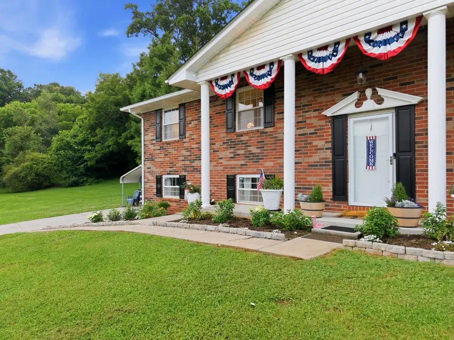 1328 Hillvale Rd, Louisville, TN 37777 - #3