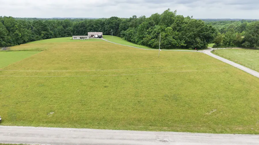 5475 King Robert Ln, Westmoreland, TN 37186 - #3