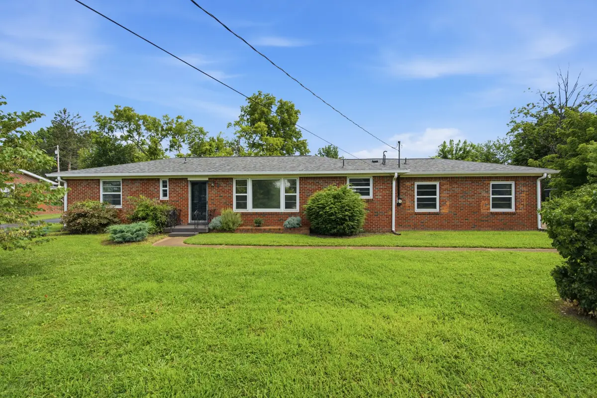 2512 Meadowood Dr, Nashville, TN 37214 - #1