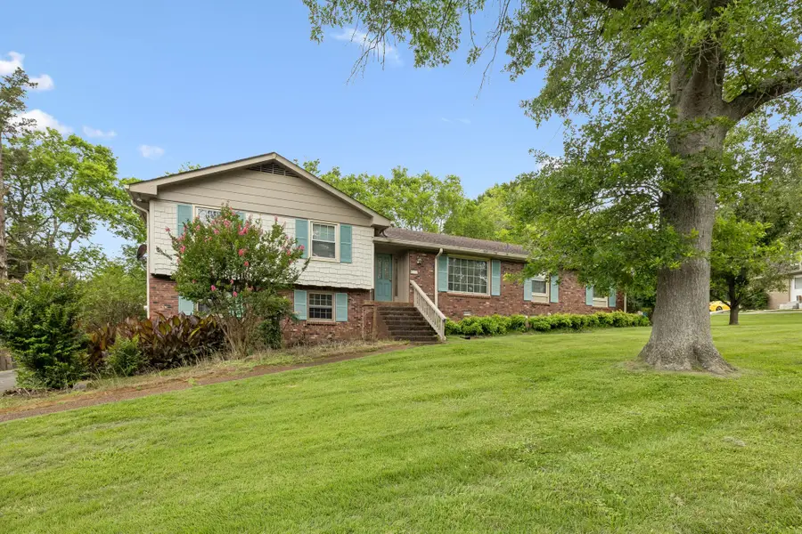 902 W Cynthia Trl, Goodlettsville, TN 37072 - #2