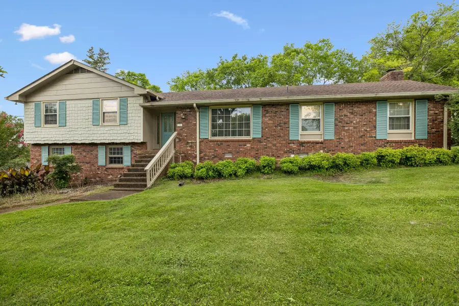902 W Cynthia Trl, Goodlettsville, TN 37072 - #3