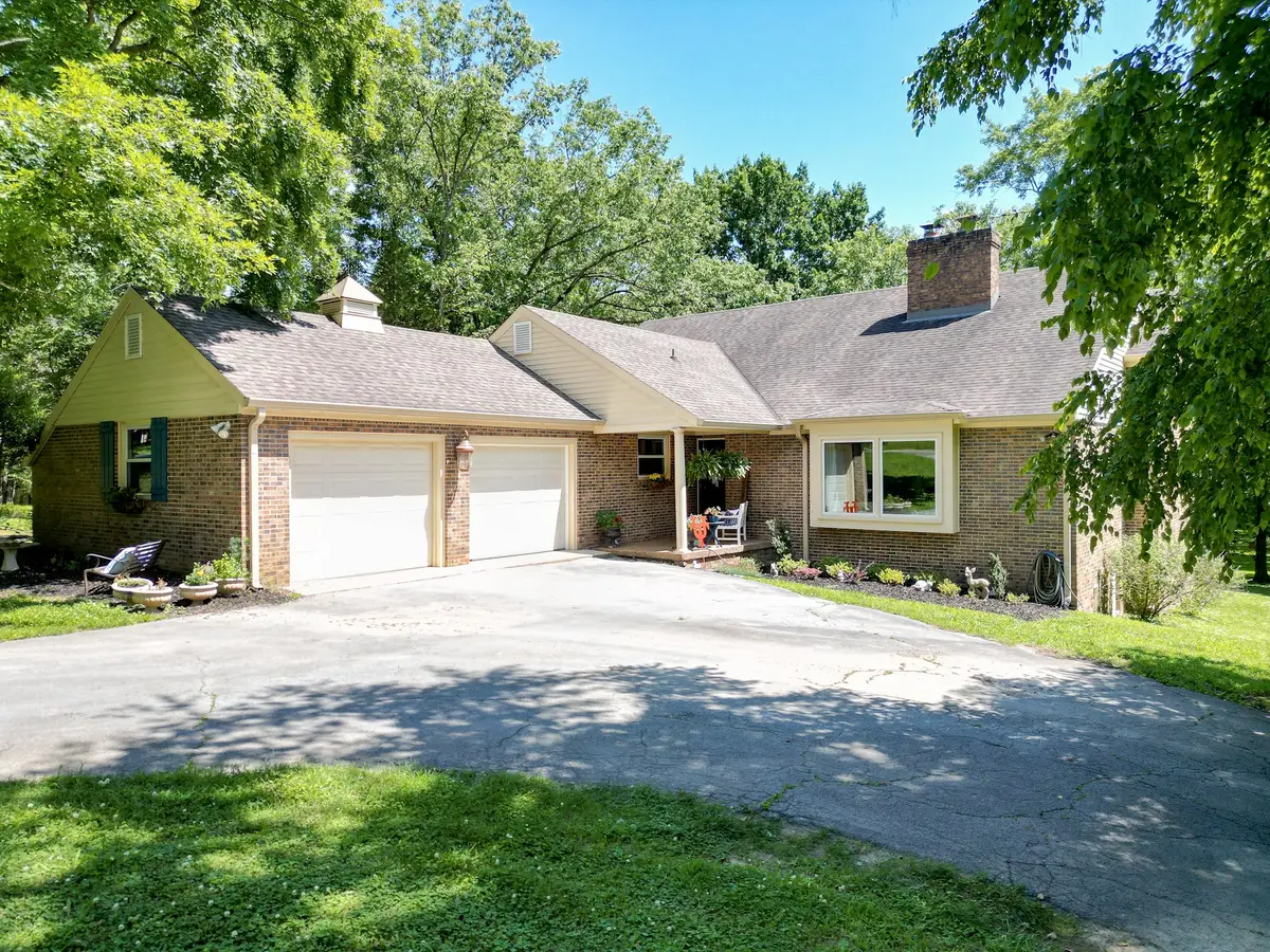 2403 Hidden Lake Cir, Columbia, TN 38401 - #1