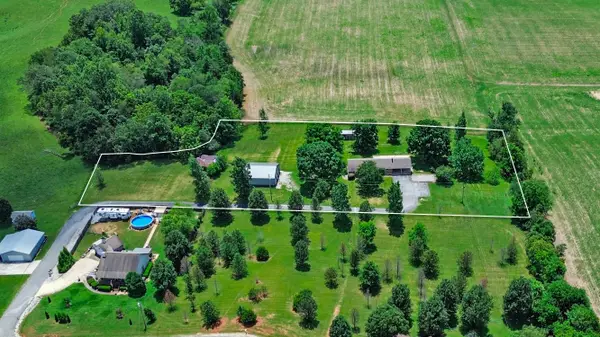 200 Acorn Hill Dr, Sparta, TN 38583