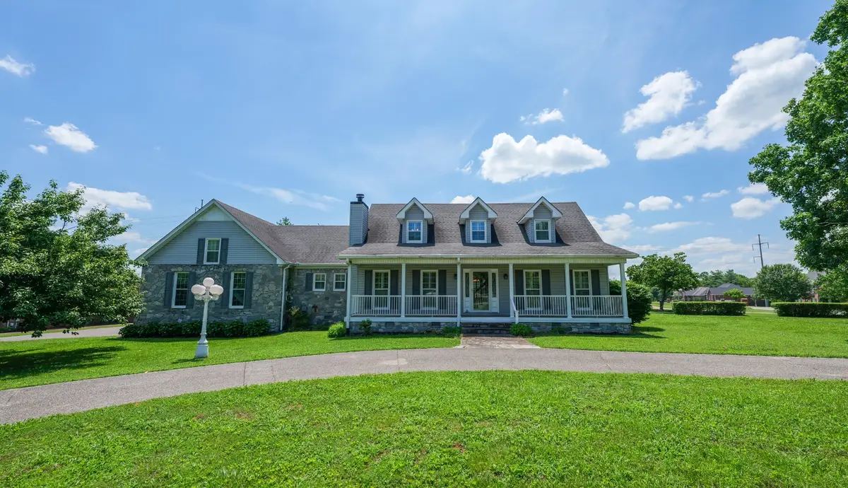 131 Stonehouse Dr, Gallatin, TN 37066 - #1