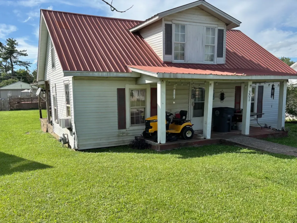 301 Edgewood St, Lafayette, TN 37083 - #1