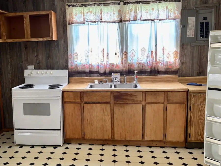 301 Edgewood St, Lafayette, TN 37083 - #3