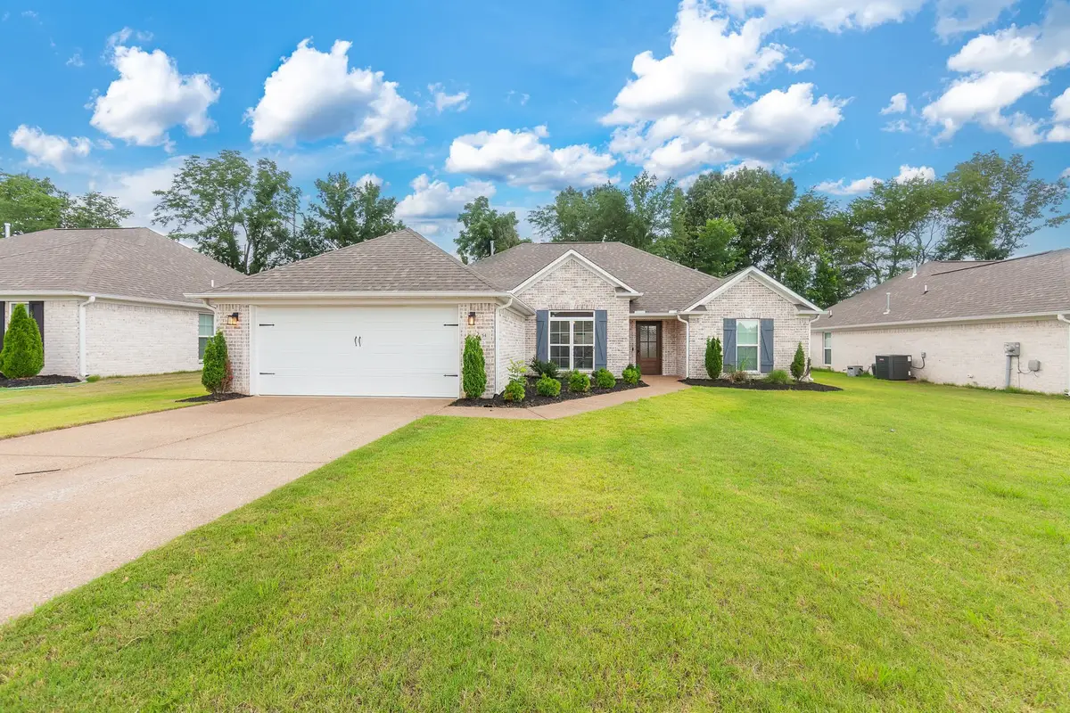54 Golden Brooke Dr, Jackson, TN 38305 - #1