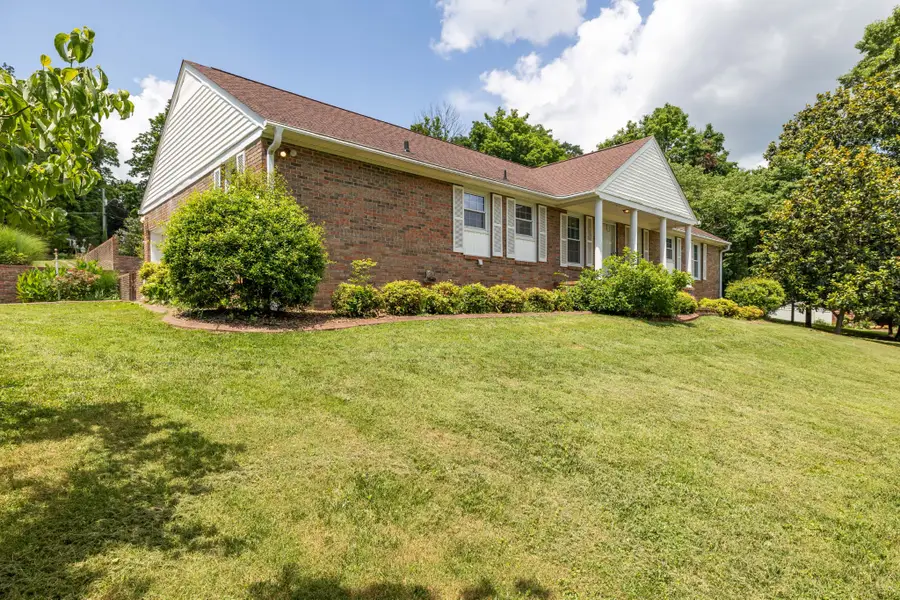 1301 White Dr, Lewisburg, TN 37091 - #2
