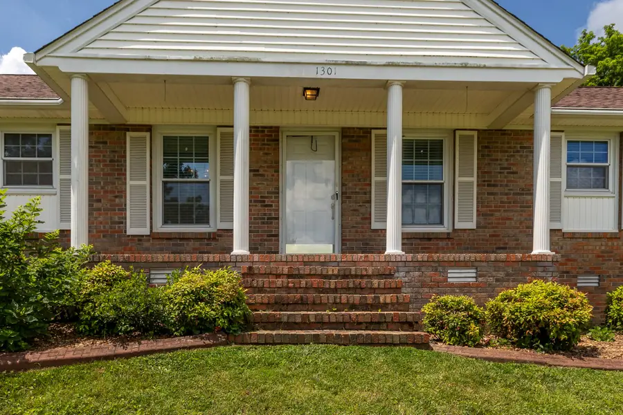 1301 White Dr, Lewisburg, TN 37091 - #3