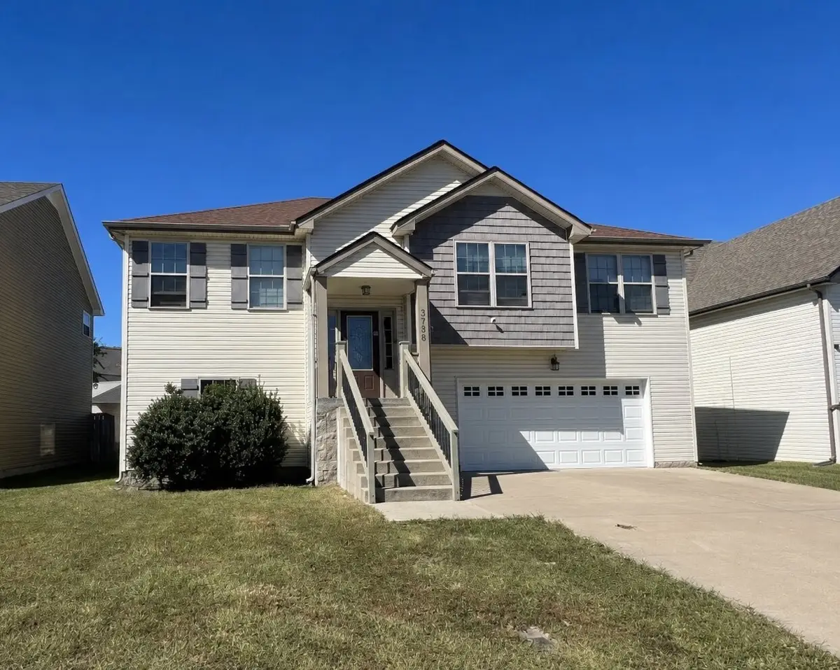 3738 Gray Fox Dr, Clarksville, TN 37040 - #1