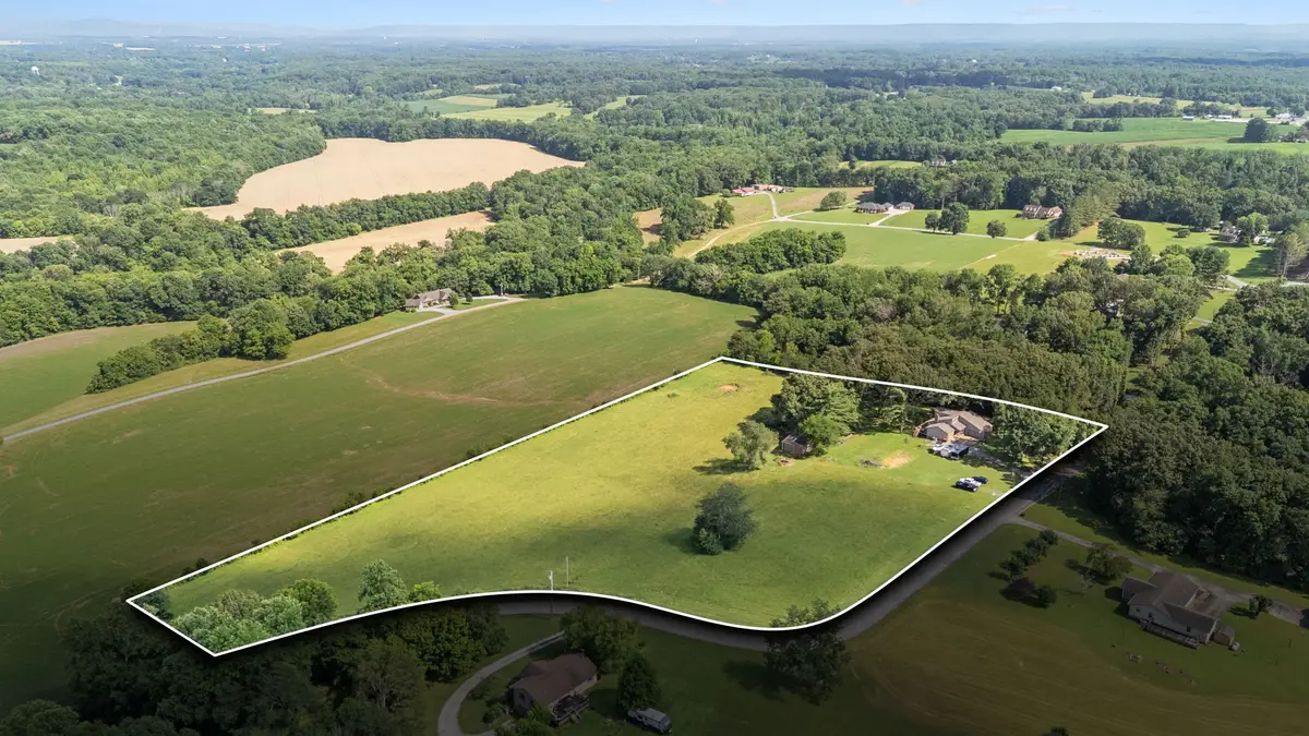 211 Hickory Hollow Rd, Tullahoma, TN 37388 - #1