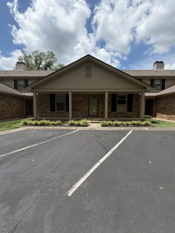 318 Kingswood Ct, Clarksville, TN 37043