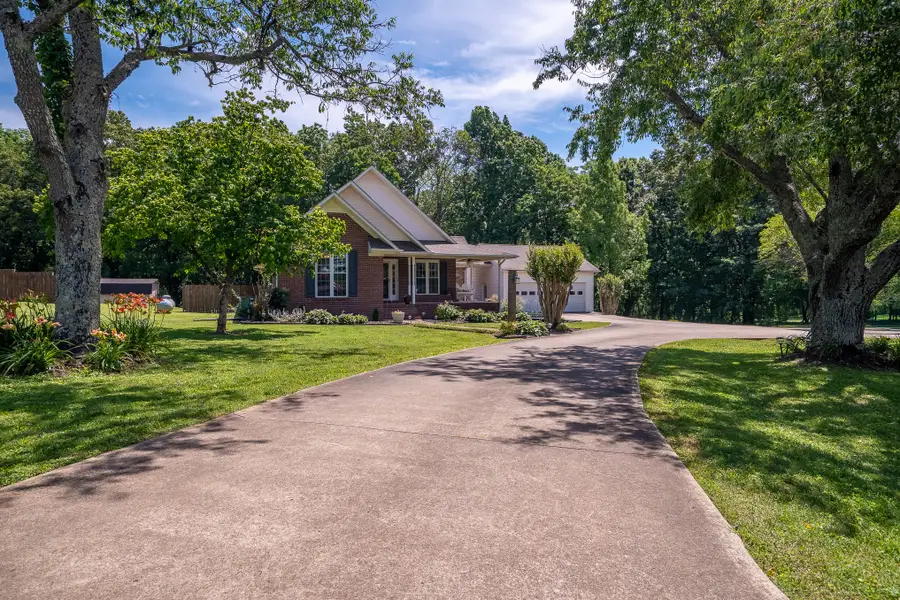 586 Highway 64 W, Lawrenceburg, TN 38464 - #2