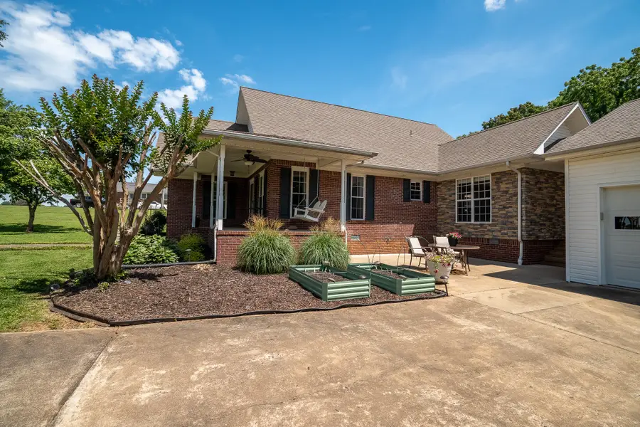 586 Highway 64 W, Lawrenceburg, TN 38464 - #3